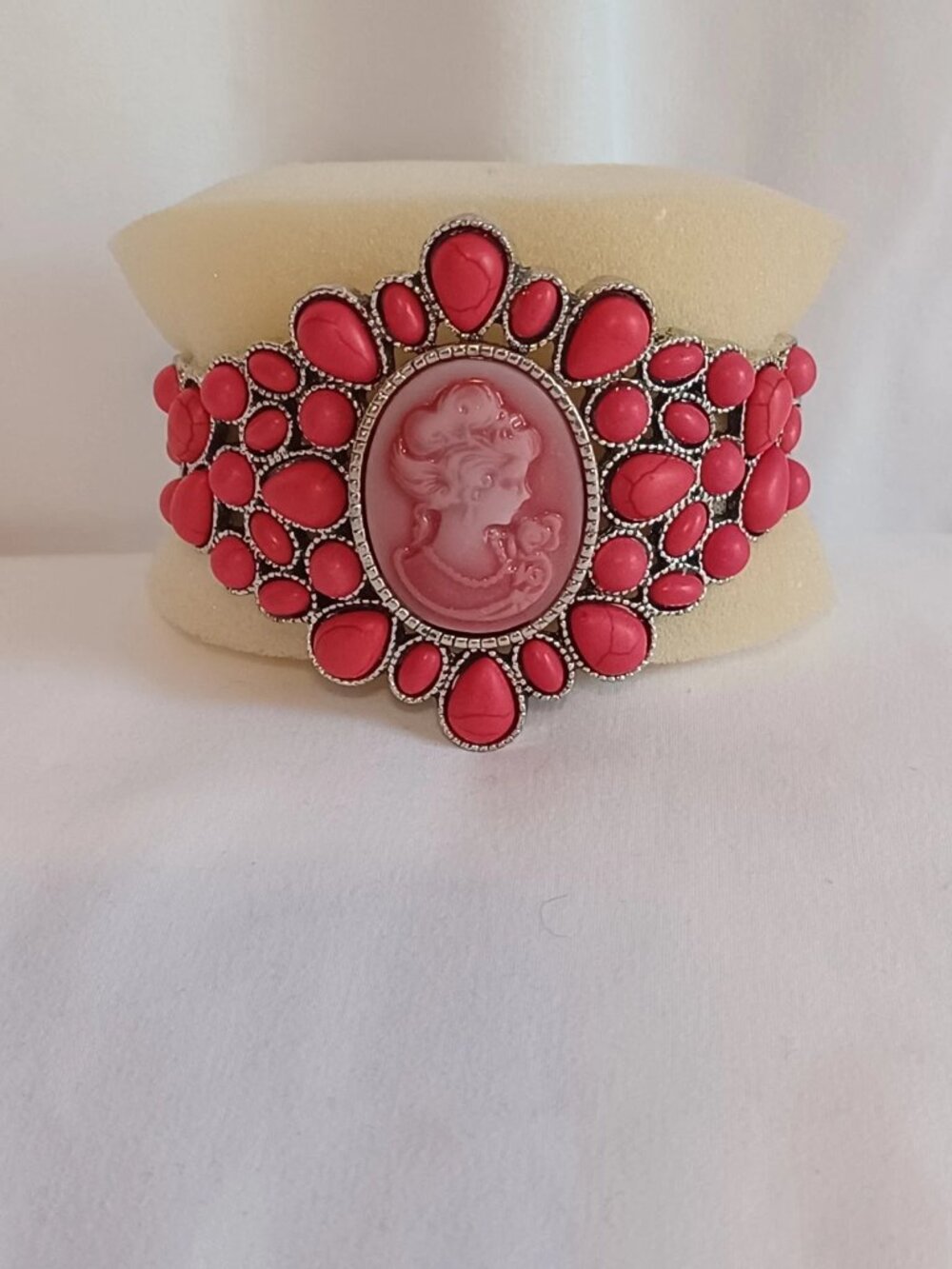 Cameo and Pink Color Howlite Womens Bangle Bracelet 7.0 In 26.00 ctw